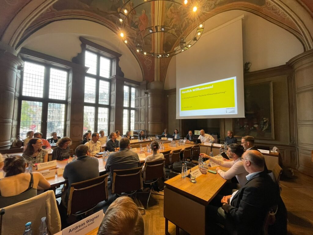 Foto: OB Dr. Michael Ziemons begrüßt zur 4. Sitzung des Kuratoriums "Aachener Klimastadtvertrag", Copyright: Julia Hammermeister